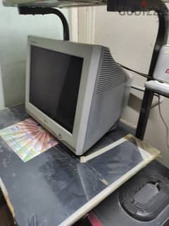 شاشة كومبيوتر للبيع