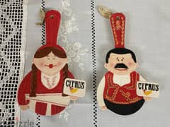 تحف خزفية: رجل وامرأة بالزي التقليدي لقبرص