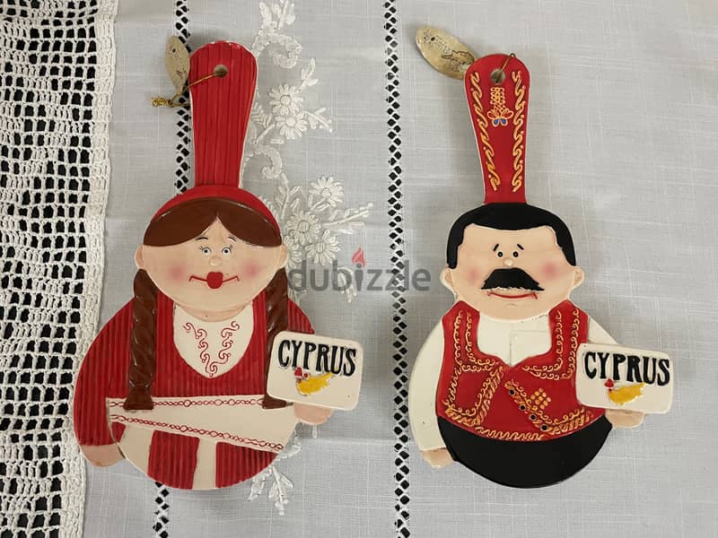 تحف خزفية: رجل وامرأة بالزي التقليدي لقبرص 1