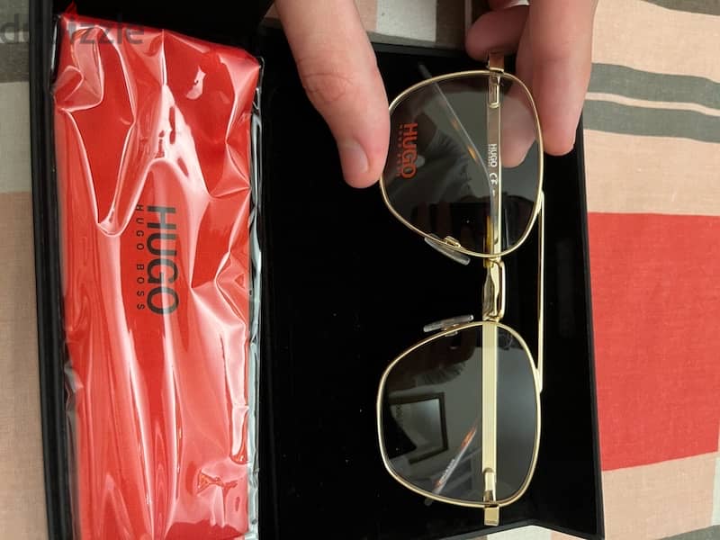 نظارة نظر هوجو بوص تنفع لشمس أصلية لونها ذهبي 5