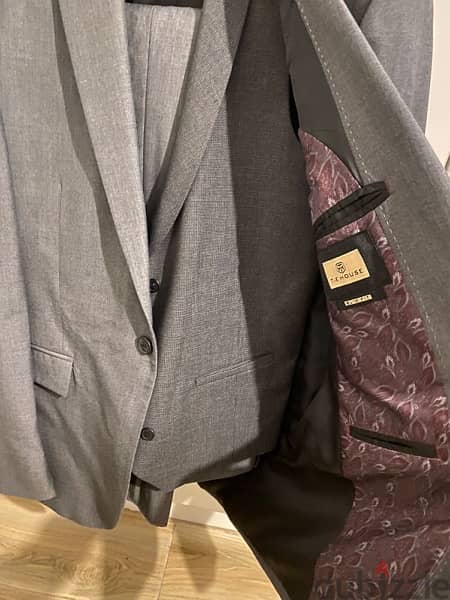 tie house grey suit with vest 1