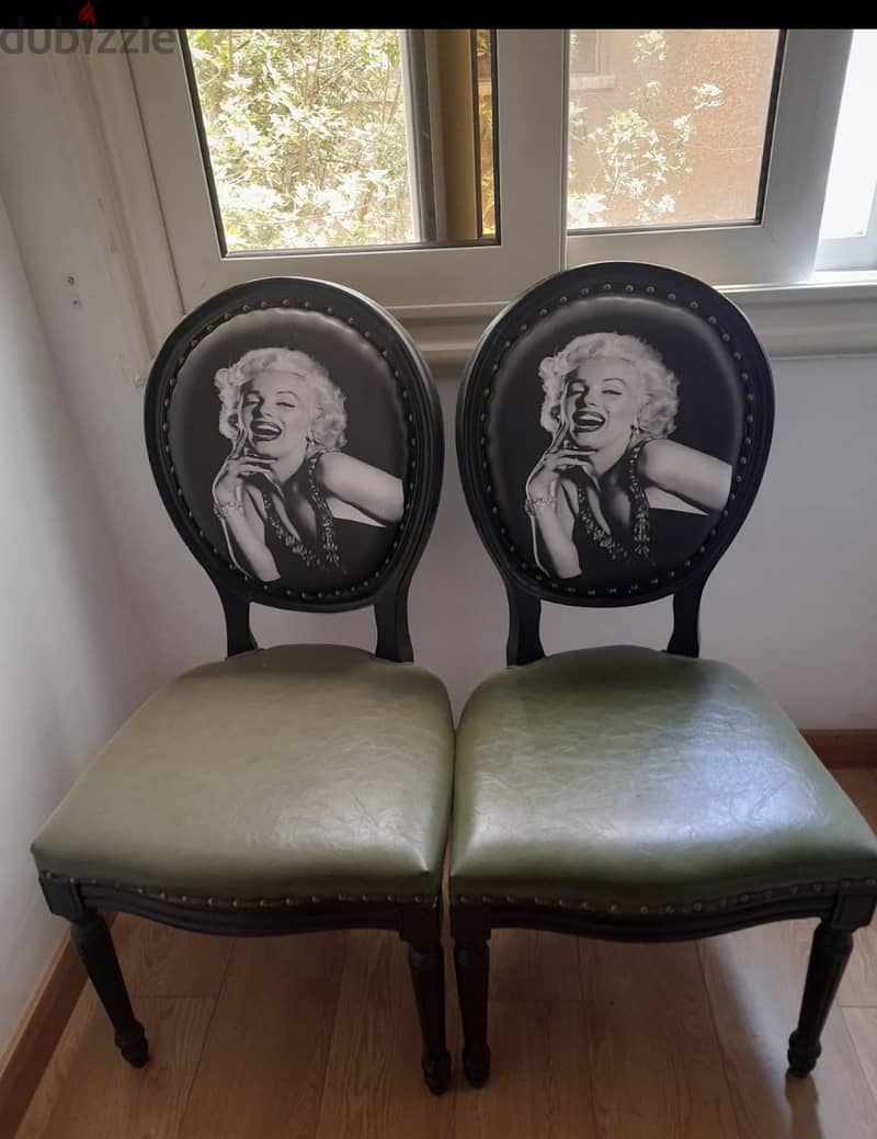 2 leather rare Marilyn Monroe chairs ٢ كرسي جلد مميز 2