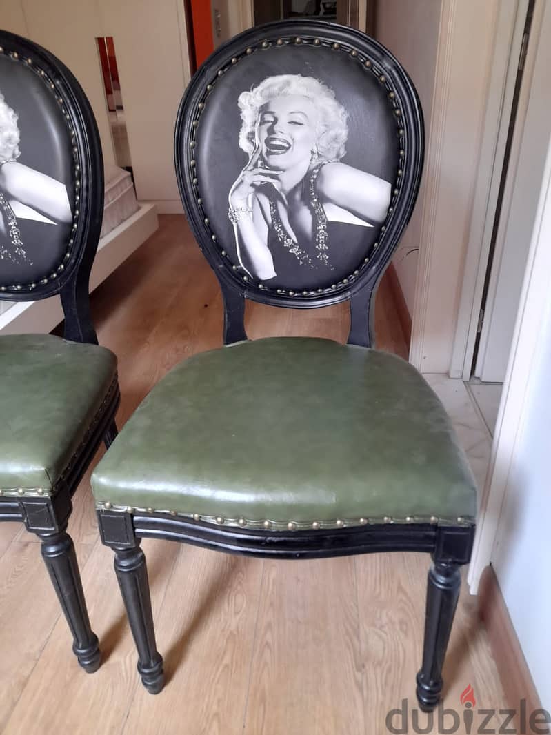 2 leather rare Marilyn Monroe chairs ٢ كرسي جلد مميز 3