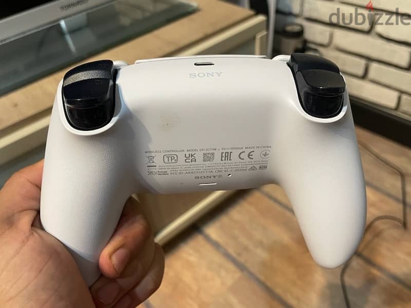 PS5 controller 1
