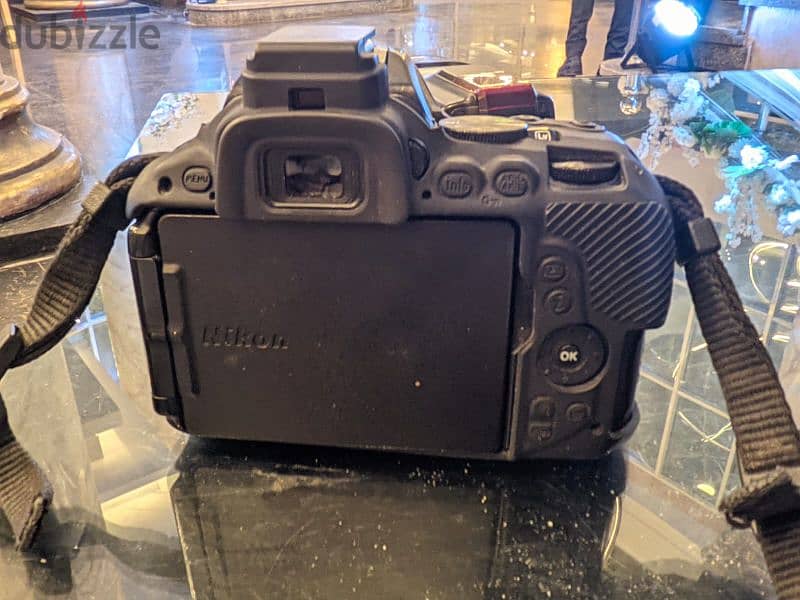 Nikon d5600 حالة نضيفة جداً اول ايد 3