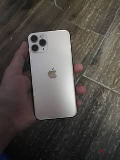 للبيع iPhone 11 pro بطاريه %77  gold 256 gb