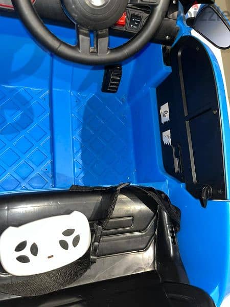 Electric kids car used for 1 month only عربية اطفال ٤ موتور بالريموت 2
