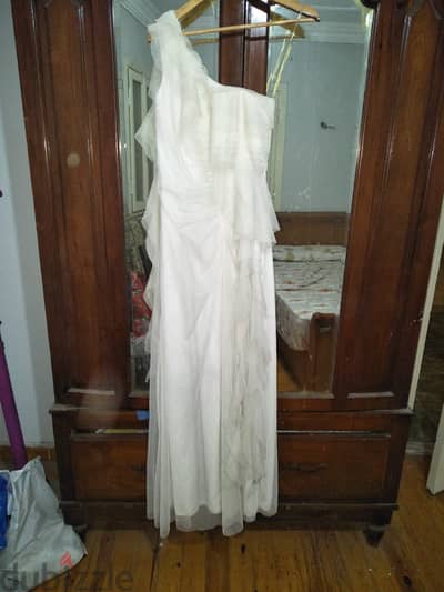 فستان فرح او خطوبة مستخدم مرة واحده فقط  رقيق و هادي Dress