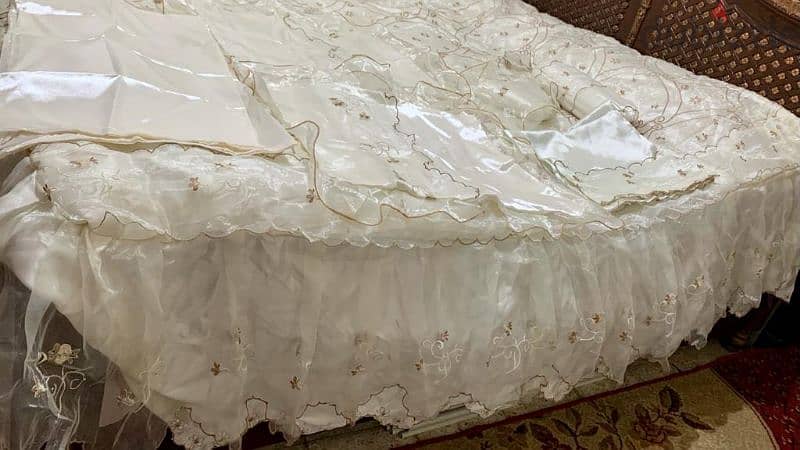 مفرش سرير عروسه  كبير ٧ قطع 6