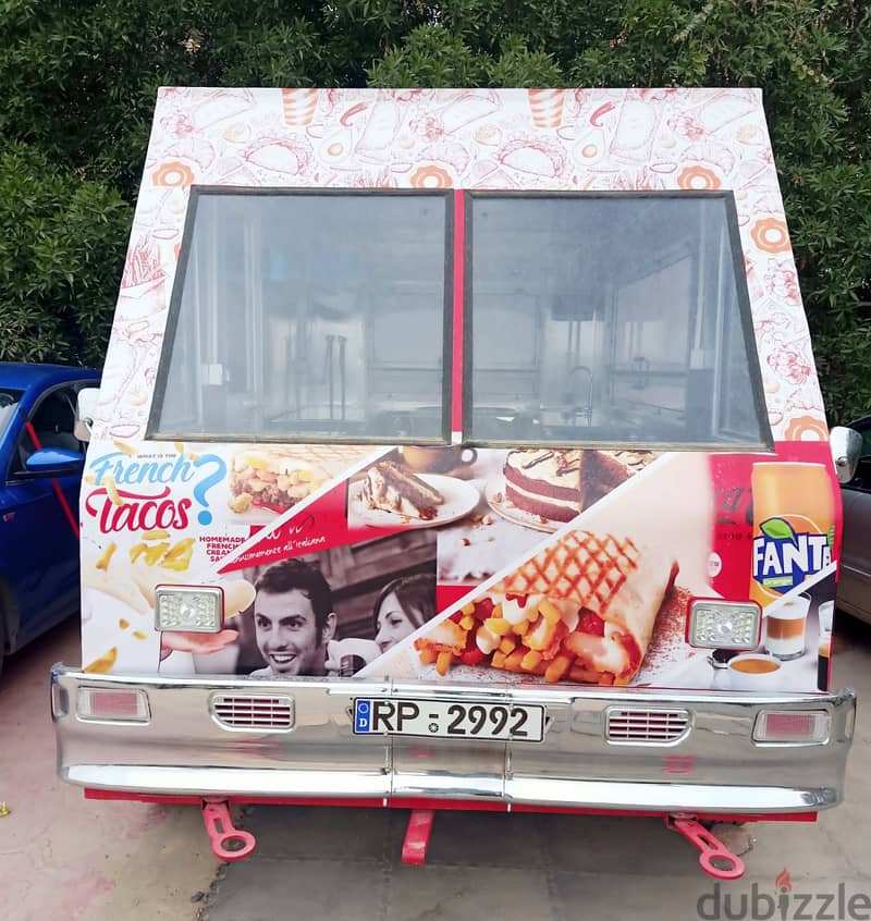 عربة طعام Food truck  مجهزة بكامل معدات الطعام والقهوة 0