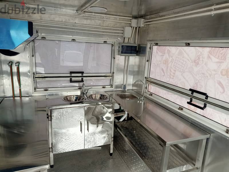 عربة طعام Food truck  مجهزة بكامل معدات الطعام والقهوة 6