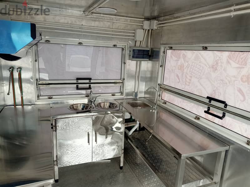 عربة طعام Food truck  مجهزة بكامل معدات الطعام والقهوة 7