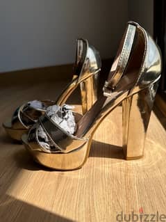 gold high heels 0