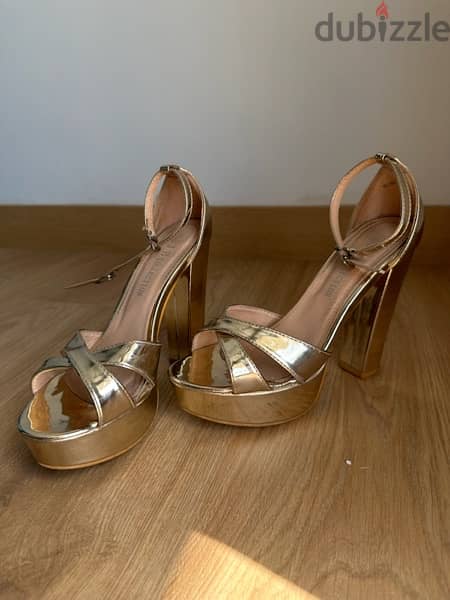 gold high heels 1
