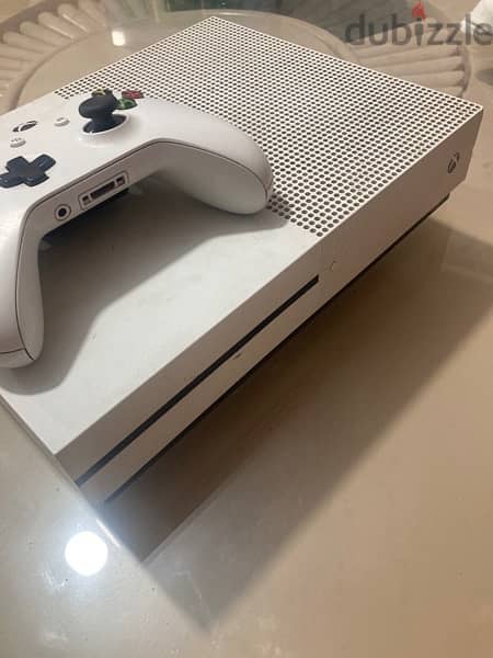 Xbox one s + 4 games + one controller 3