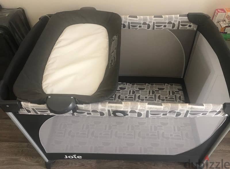 joie travel baby bed 1