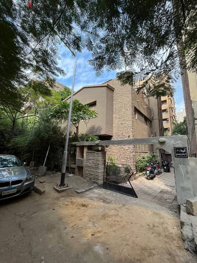 ٍ Villa for Sale In Mohandesseen      فيلا للبيع بالارض بالمهندسين.