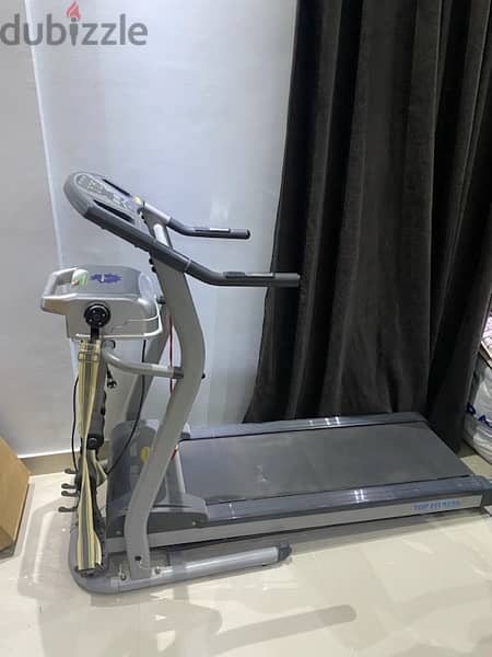 Top Fitness Treadmill - Used in good conditionمشاية 1