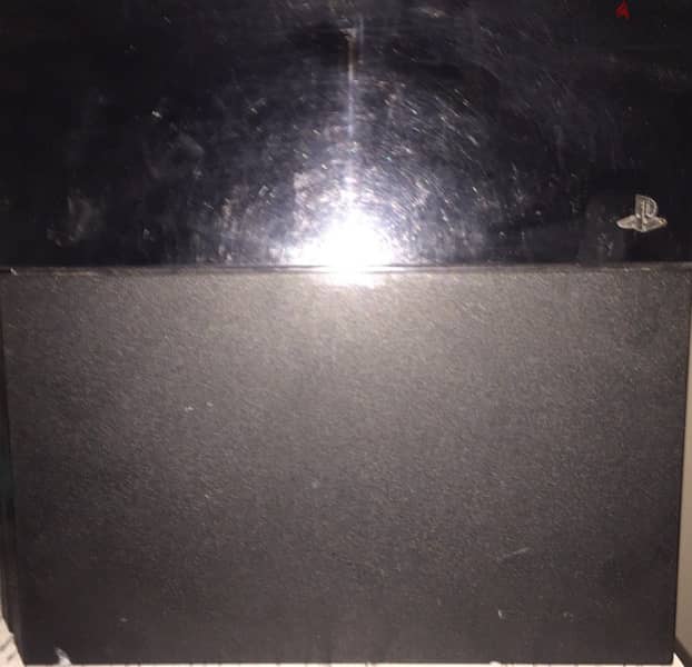 PS4 Standard 500gb + 3 Controllers + 2 CDs + Charging Station 1