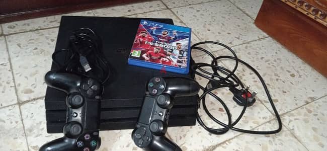 بلاي ستيشن 4pro معاه اسطوانتين و gta5 و fc25 اكونتات