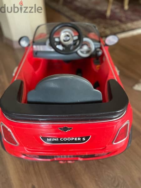 a car for kids up to 4-5 years with remote control 1