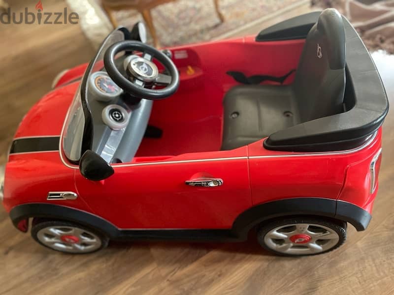 a car for kids up to 4-5 years with remote control 4