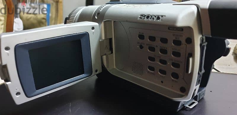 للبيع كاميرا فيديو سوني  Sony DCR- TRV740 e 3