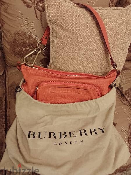 شنطة حريمى ماركة Burberry الأصلى 10