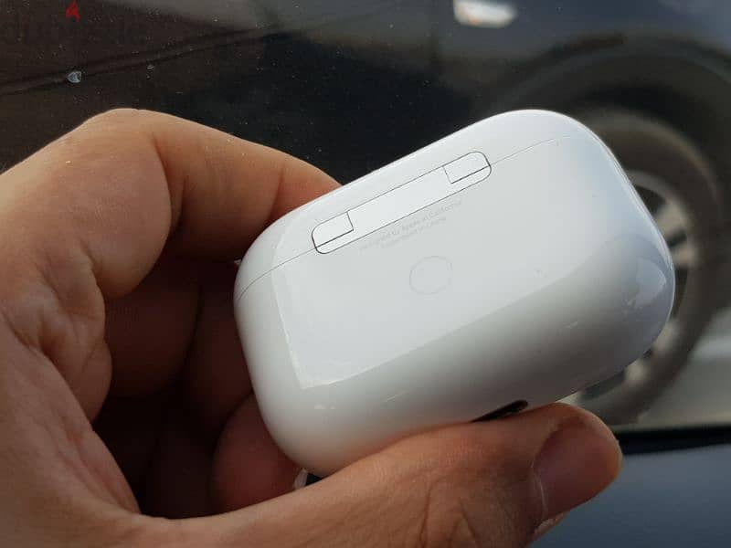 Airpods pro case only  كيس فقط بدون سماعات بدون خدوش نهائى 2