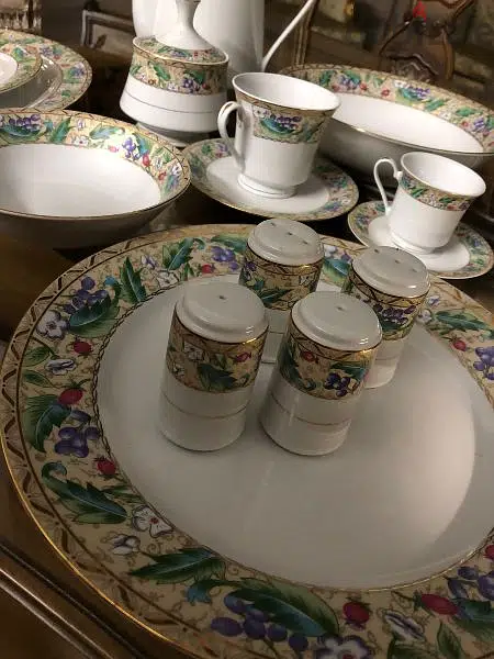 طقم صينى مستورد ١٢٤ قطعة65583527043330122