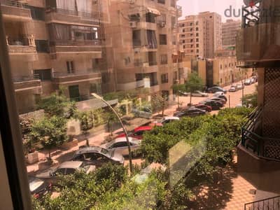 شقه سكنيه مميزه  الحي السابع خطوات من شارع الطيران
