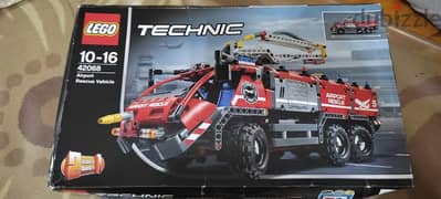 lego technical Airport Rescue vehicle 0