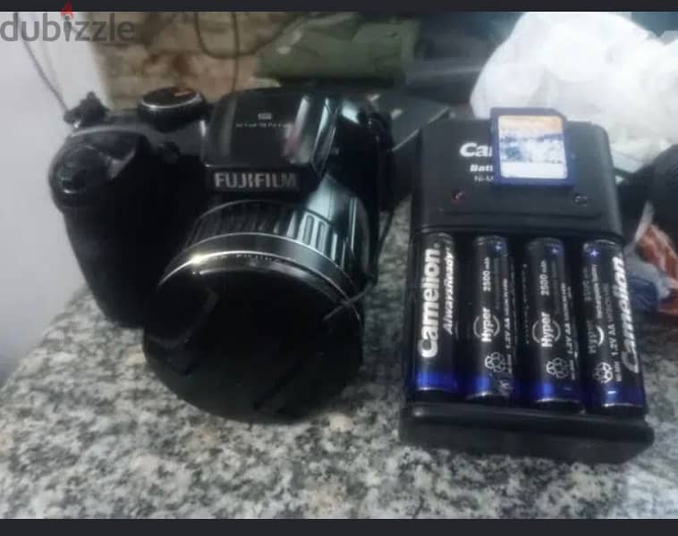 fujifilm super wide 24-720mm  zoom 30x  16 Mega Pixels 4