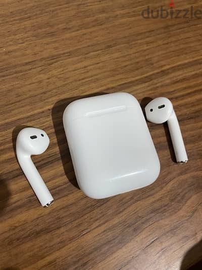 Apple AirPods (2nd Generation) original With Charging Case