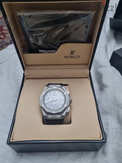 ساعة hublot رجالي جديدة