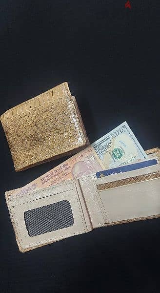 محفظة مصنوعة من جلد الثعبان 0