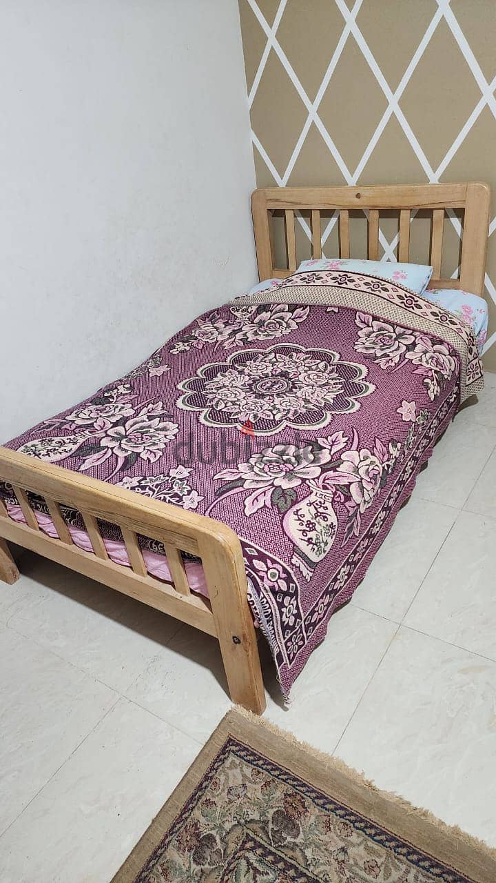 سرير خشب عرض 120cm قوائم الظهر والوش خشب زان بالإضافه إلى مرتبة قطن 1