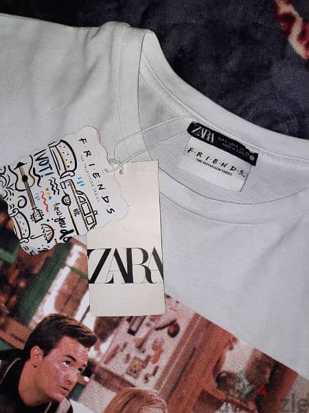 t-shirt friends من zara 1