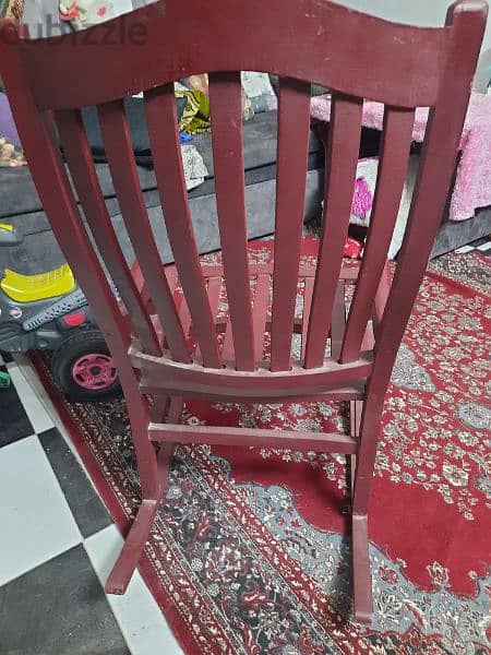 كرسي خشب هزاز لون أحمر 1