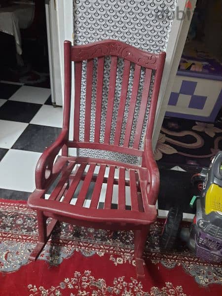 كرسي خشب هزاز لون أحمر 3