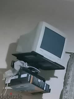 شاشة الكمبيوتر ووآلة تصوير ( سكانر )