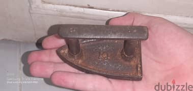 مكواة كرافتات حديد قديمة إنجليزي صغيرة رقم 3   Antique Small Iron No. 0