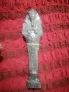 تمثال توت عنخ امون قديم جدا 0