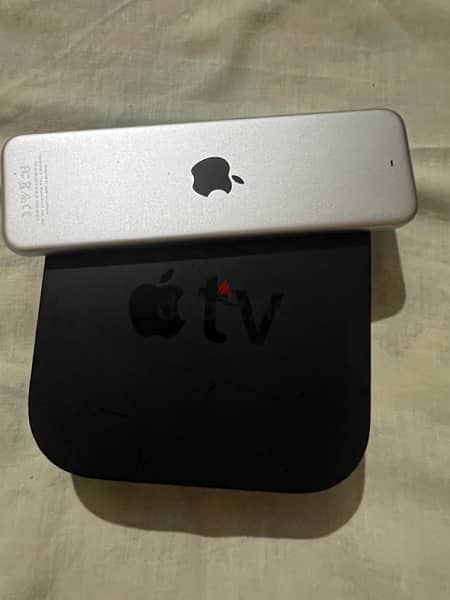 Apple TV 4th 32GB with magic tuch Remote 1