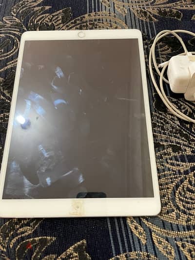 IPad Pro Wi Fi +Cellular 512G goldمعاه جراب وعلبه وكل مشتملاته