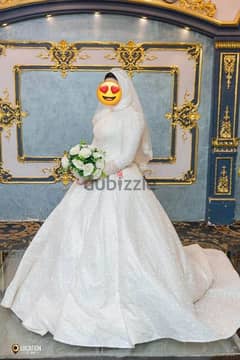 فستان زفاف بجميع مشتملاته  ايجار ب2500 قابل للنقاش ومتاح بيع ب5000 0