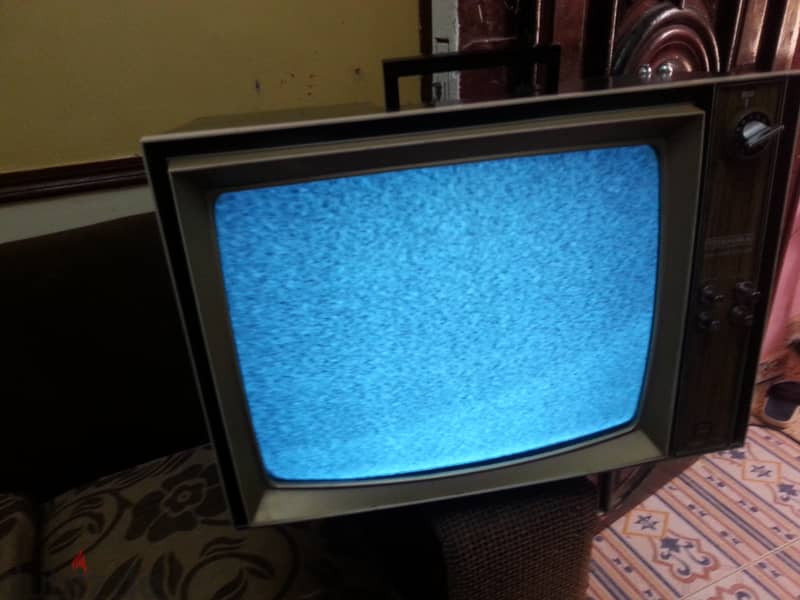 تليفزيون توشيبا لمبات قديم تحفة 1