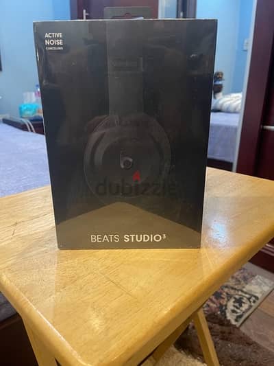 Beats studio 3 head phones wireless noise cancellation sealed