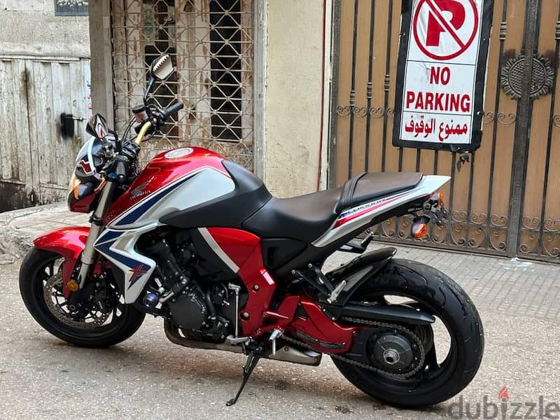 Honda cb1000r 4