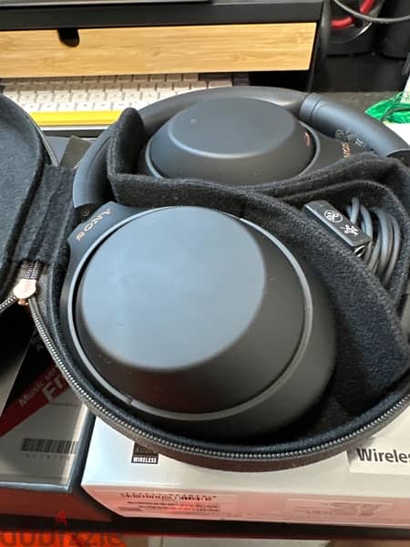 Sony WH-1000XM4 Mint condition 1